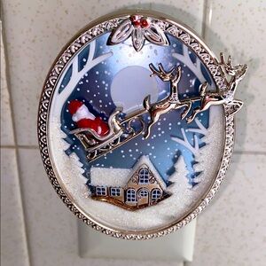 Bath & Body Works Santa and Sleigh Reindeer Winter Wallflower Scent‎ Diffuser